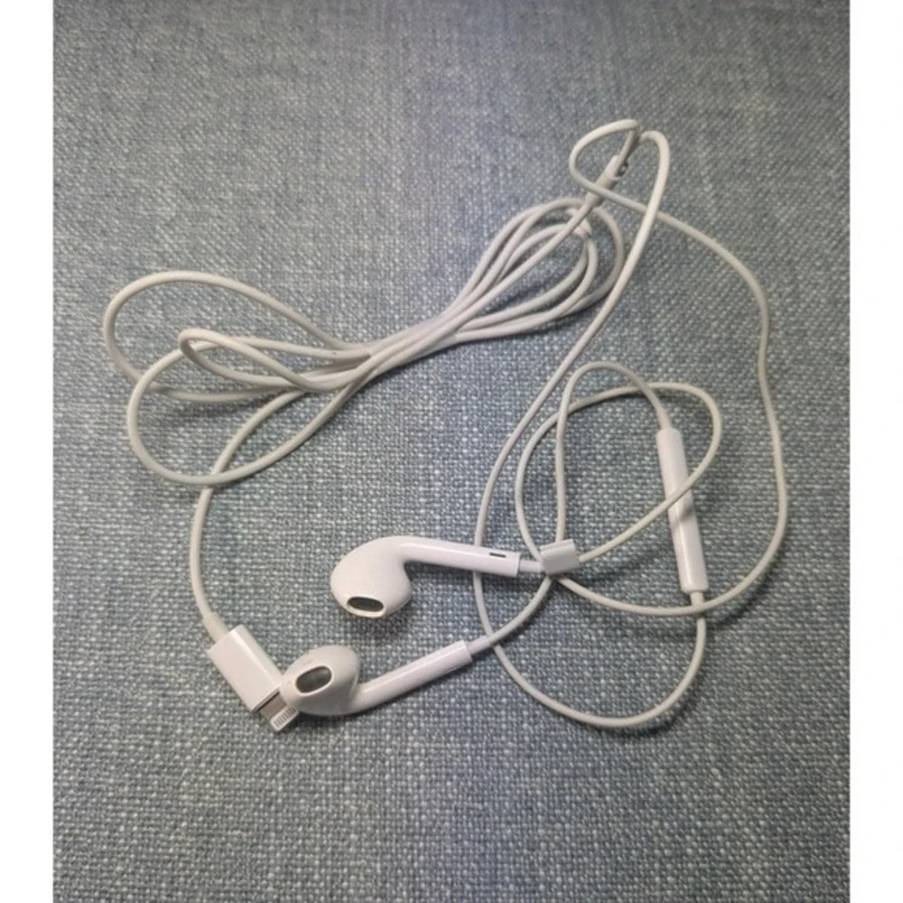 Apple EarPods with‎ Lightning Connector - White iPhone Headphones